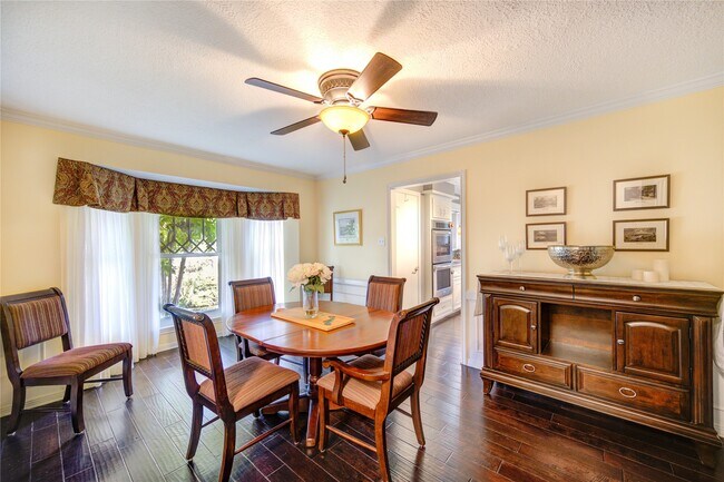 Building Photo - 22526 Cove Hollow Dr