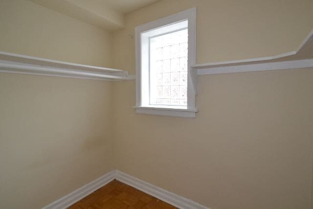 Building Photo - 716 W Belmont Ave