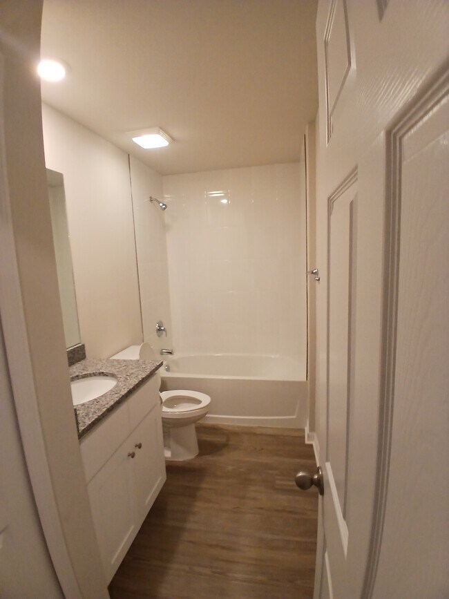 Building Photo - 1492 Biscayne Dr