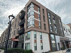 Building Photo - Luxury New Build with 2 En-Suites | Quartz Kitchen | Prime Fremont Location