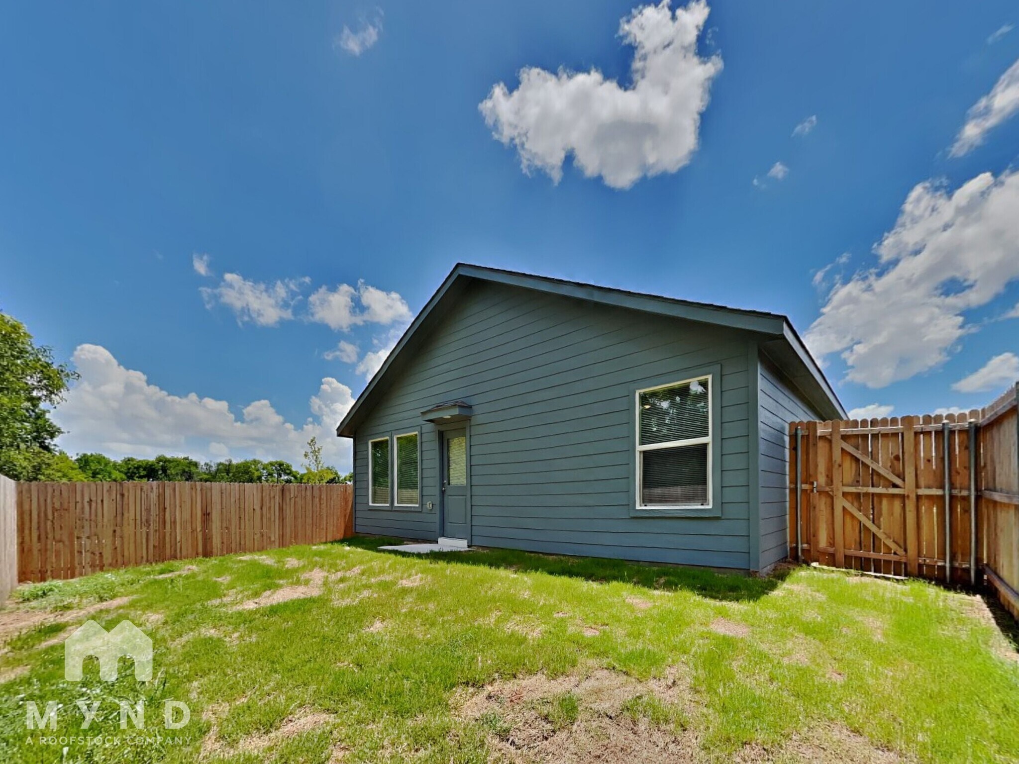 Building Photo - 242 Willow Wy