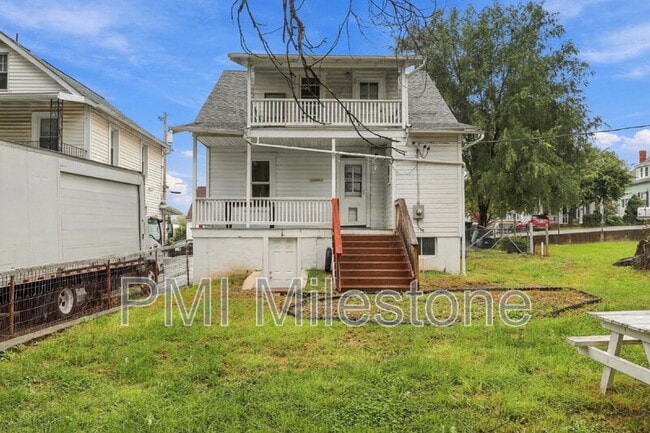Building Photo - 423 E Washington St