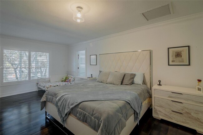 Building Photo - 8500 SW 70th St