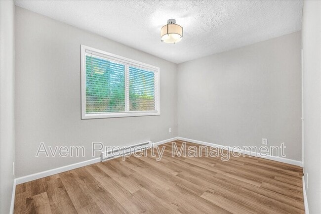 Building Photo - 4909 SE 71st Ave