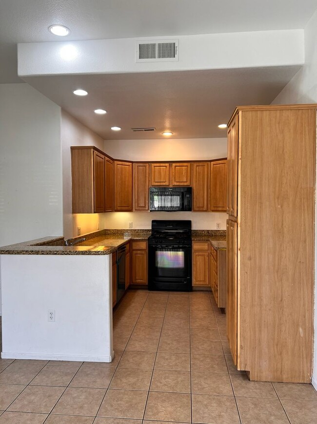 Building Photo - Luxurious 3 bedroom, 2.5 bath townhome, AC...