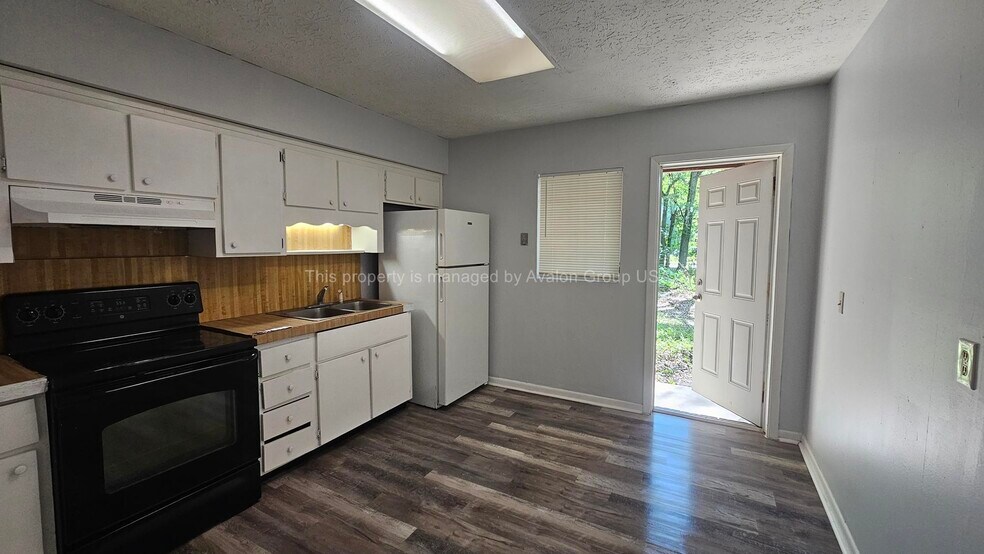 Building Photo - 1131 Lake Shore Blvd