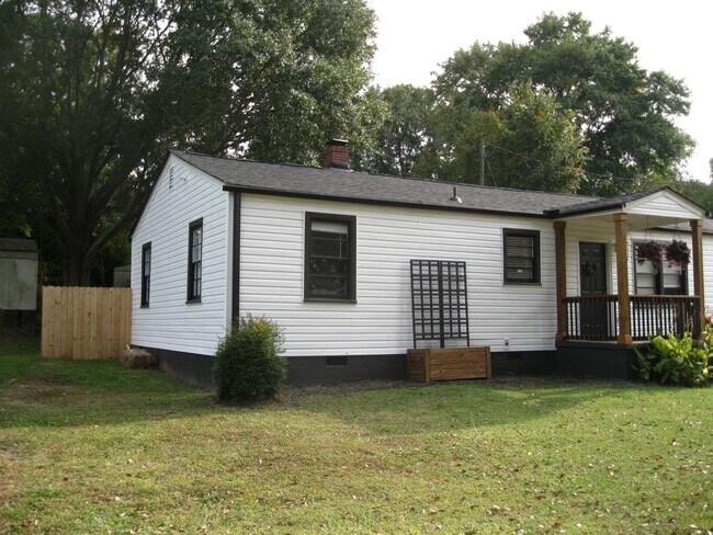 Building Photo - Downtown Greenville Market- Fully Renovate...