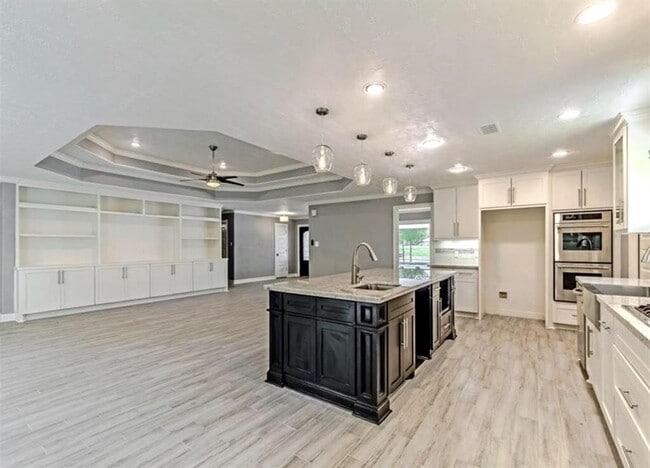 Building Photo - 3318 N Braeswood Blvd