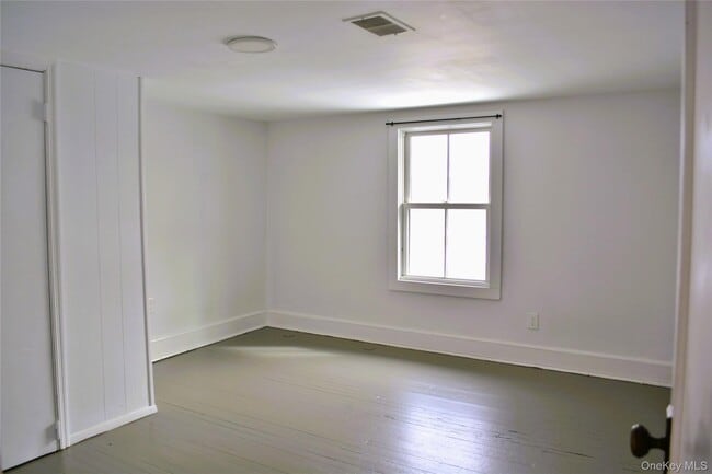 Building Photo - 2303 Lucas Turnpike