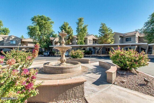 Building Photo - 15225 N 100th St