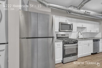 Building Photo - Renovated 1 Bedroom in Hyde Park, near Mid...