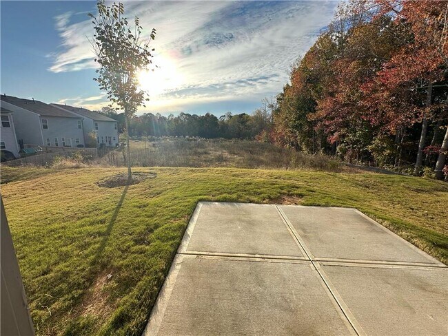 Building Photo - 45 Pineview Dr