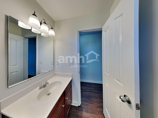 Building Photo - 625 Latimer Way