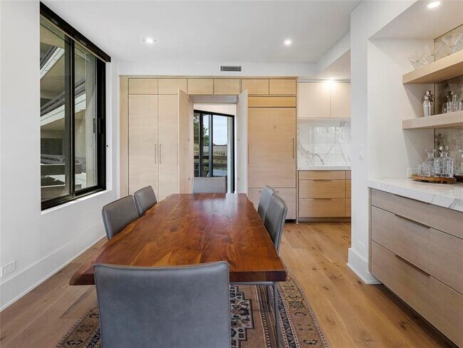 Building Photo - 2660 Peachtree Rd NW