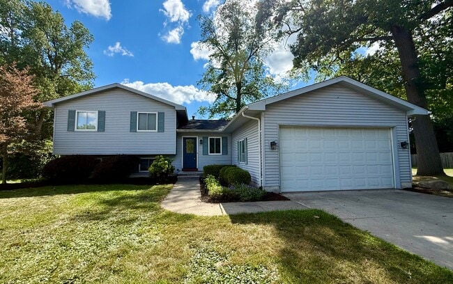Building Photo - 61407 Dean Dr