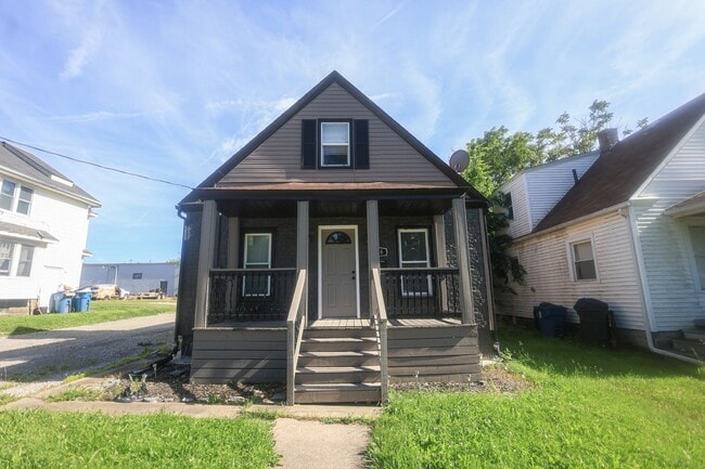 Building Photo - 216 E 33rd St
