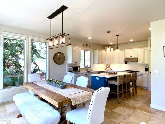 Building Photo - Stunning High-End Home on the 17th Hole at...