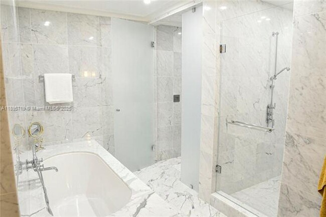 Building Photo - 15701 Collins Ave