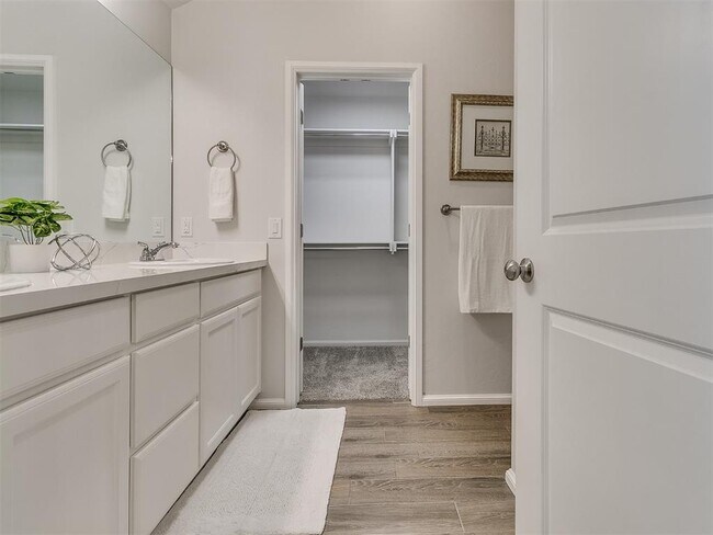 Building Photo - 2413 Northcreek Ln