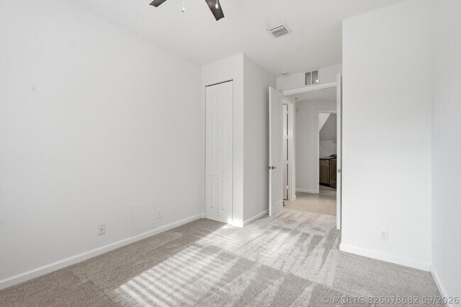 Building Photo - 5513 SW Windward Way