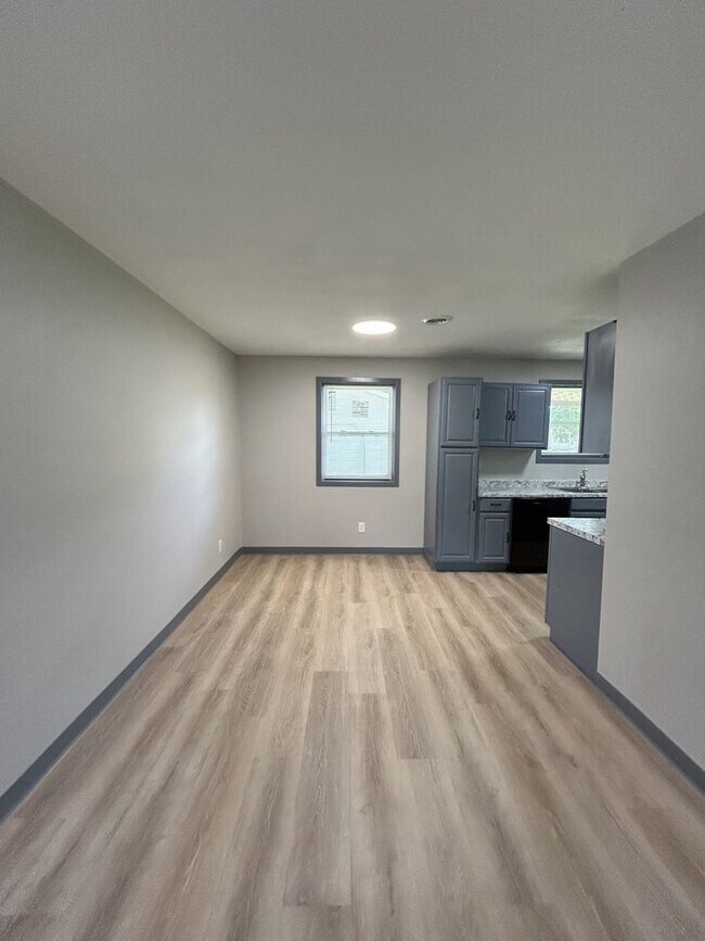 Building Photo - Just Remodeled! 3BR 1 1/2BA House - w/Garage!