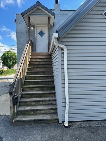 Primary Photo - 248 Pillow St