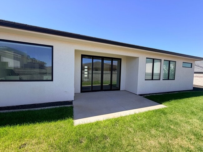 Building Photo - 3 Bedroom, 2 bath home.