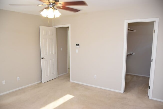 Building Photo - SW - SPRING VALLEY 2 STORY HOME