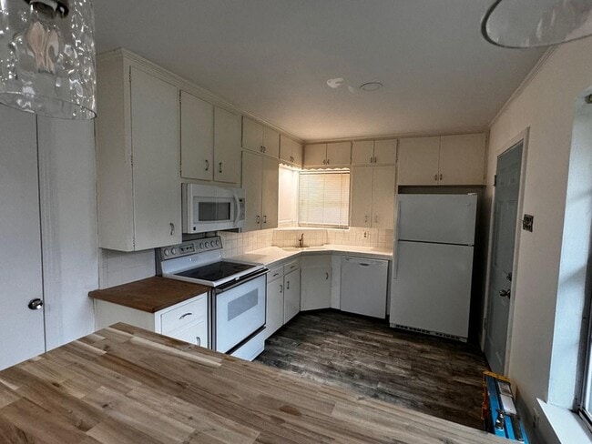 Building Photo - 6227 St Moritz Ave