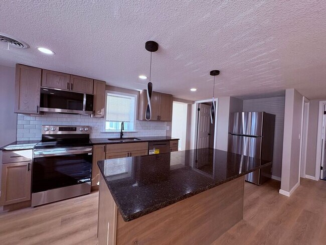 Building Photo - 8622 Walker Ave