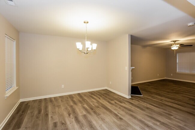 Building Photo - 926 Ramsgate Dr SW