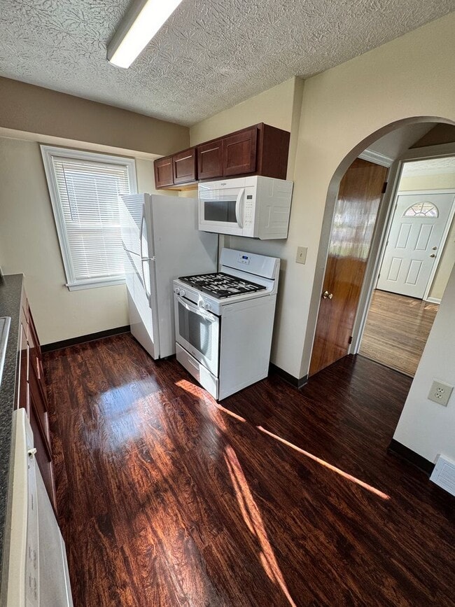 Building Photo - 625 Churchill Rd