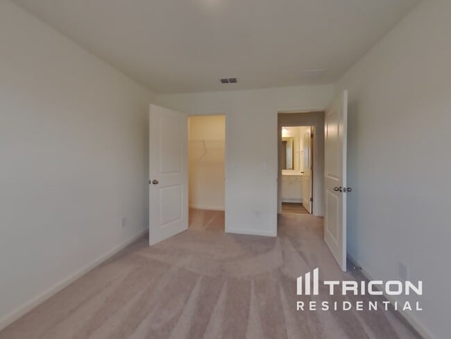 Building Photo - 130 Hyde Park Winder GA