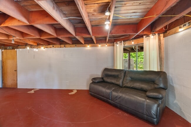 Building Photo - 3612 Seabreeze Ave