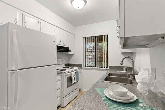 Building Photo - 506 W Orchard Ln