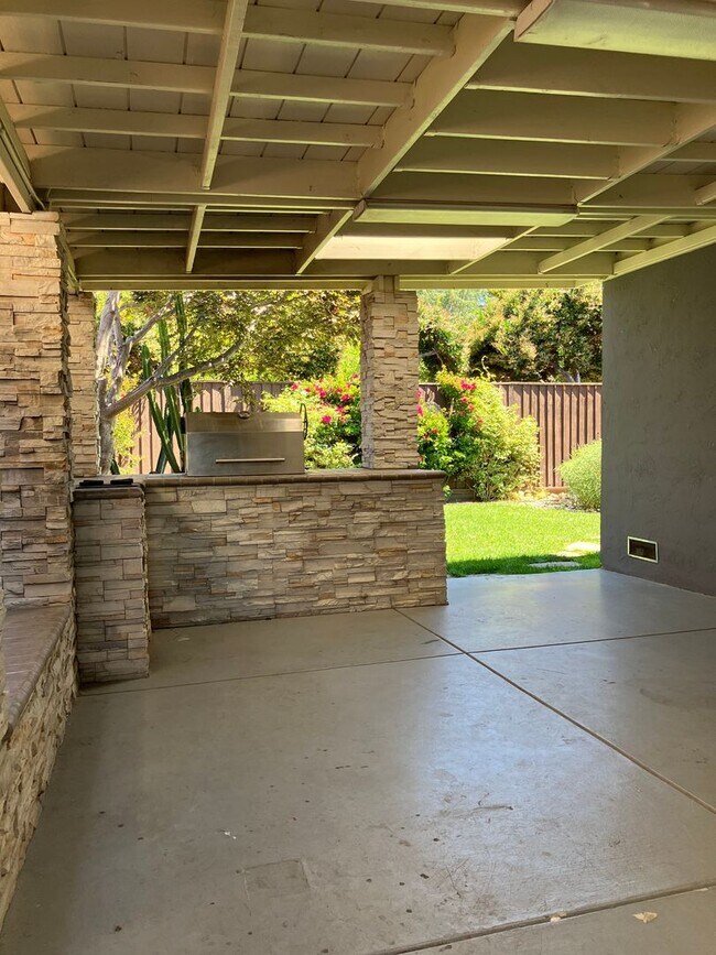 Building Photo - Nicely Updated 4-Bedroom House With Nice B...