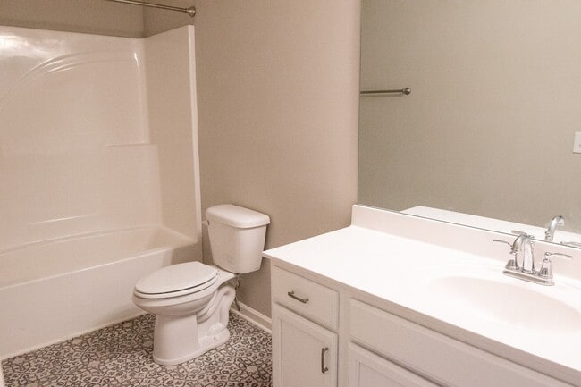 Building Photo - Fantastic, end-unit townhome in desirable Shelton Crossing!