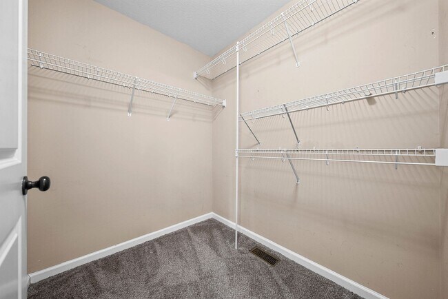Building Photo - Pet Friendly Three Bedroom!