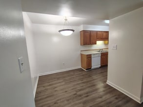 Building Photo - 600 Reusens Rd