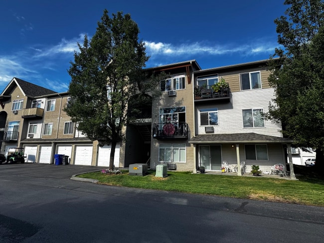 Building Photo - 22855 E Country Vista Dr