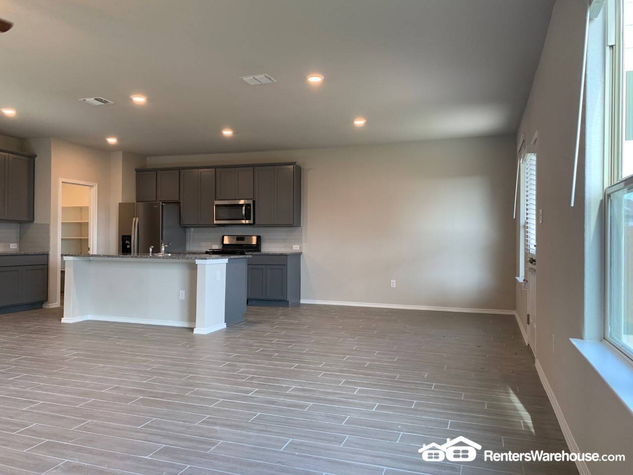 Building Photo - 252 Kinsley Wy