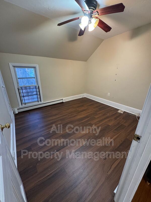 Building Photo - 56 Parker St