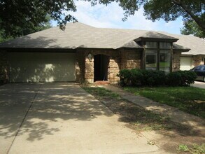 Building Photo - Beautiful North Arlington Townhome