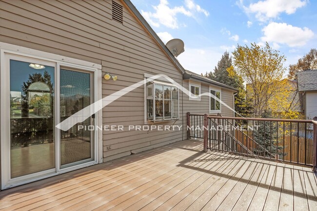 Building Photo - Huge Yard, Great Views, Perfect Location. ...