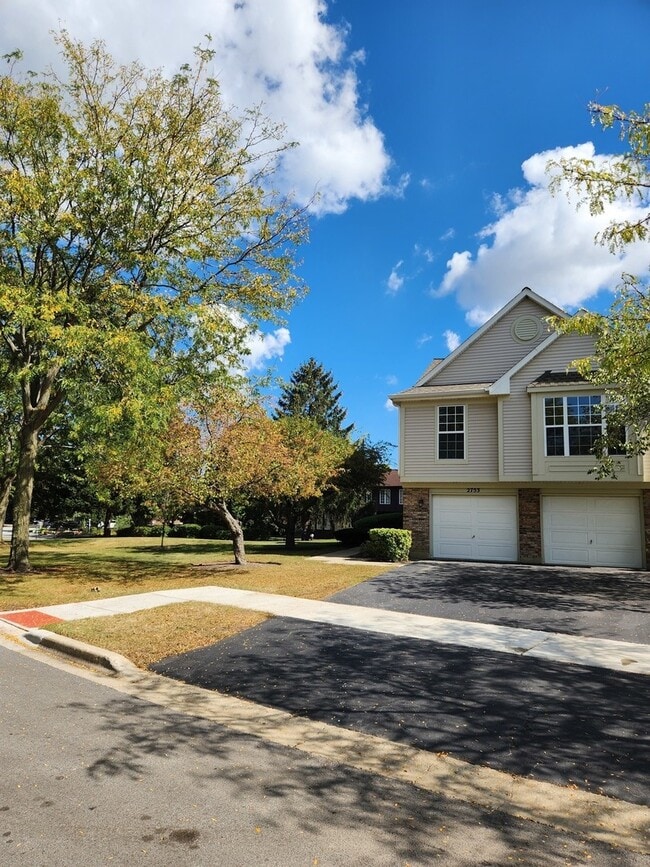 Building Photo - 2753 S Cedar Glen Dr