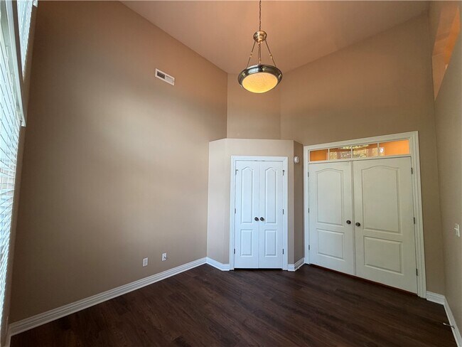 Building Photo - 4410 W Braymore Dr