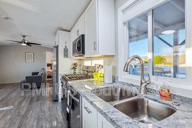 Building Photo - 437 Riverfront Dr