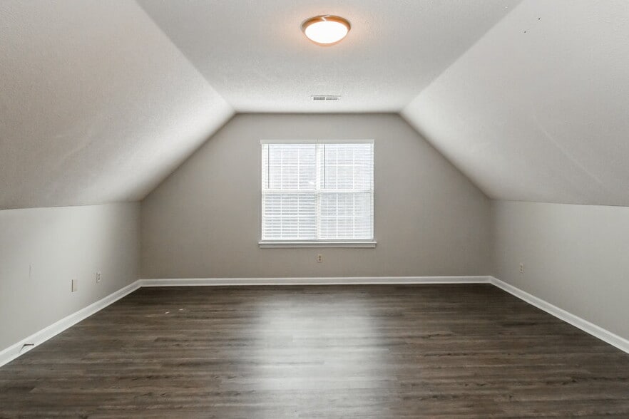 Building Photo - 9213 Gavin Dr