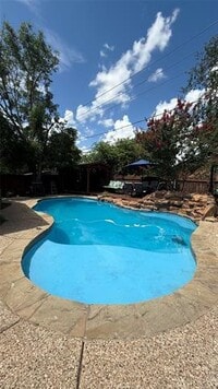 Building Photo - 6201 Stardust Dr S
