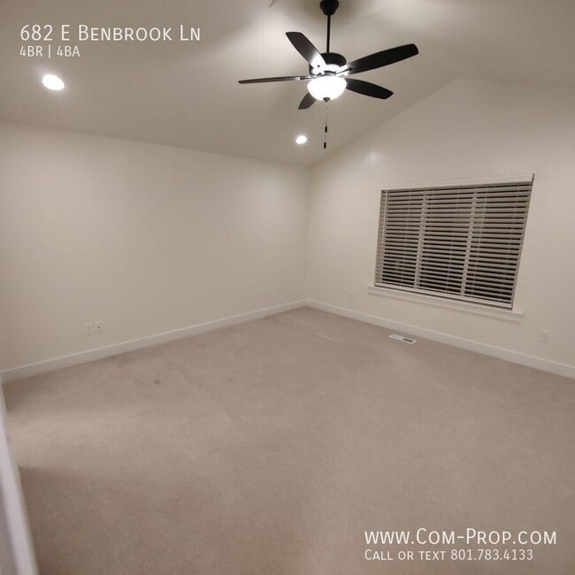 Building Photo - 682 E Benbrook Ln